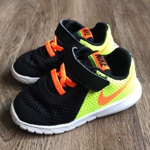 Nike toddler 7c sneakers